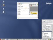 Gnome Fedora Core 2 , rodando XMMS e Skype